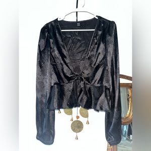 Black tie on front long sleeve shirt. XL